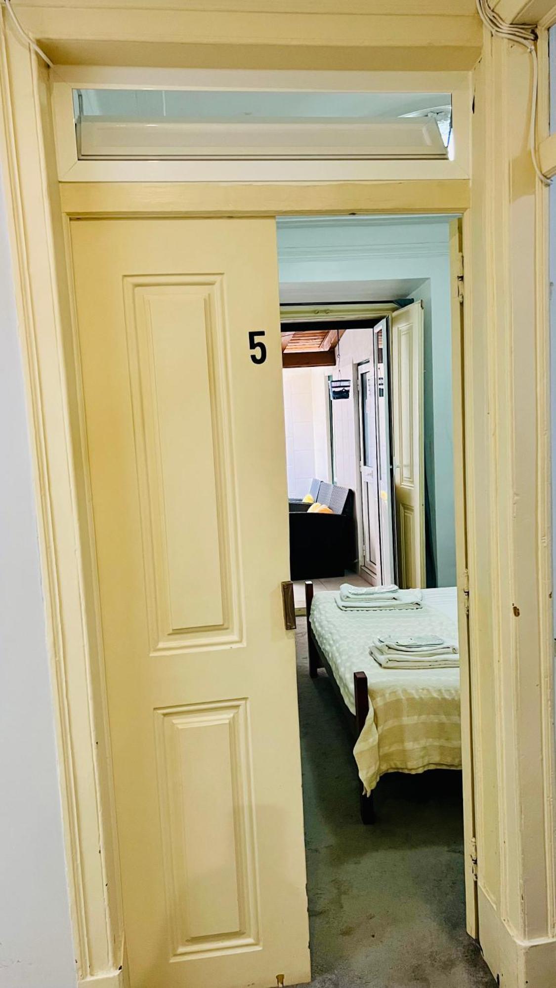 Hotel Sao Lazaro Bhuiyan Family Host à Lisboa Extérieur photo